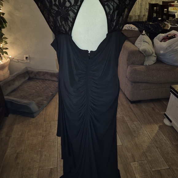 Black Sleeveless Cowl Neck Cocktail Gown - Picture 4 of 6